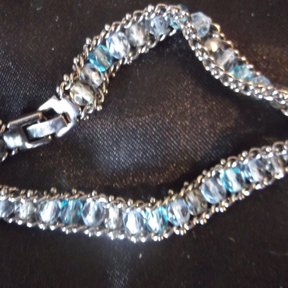 $BOGO$Blue beaded bracelet